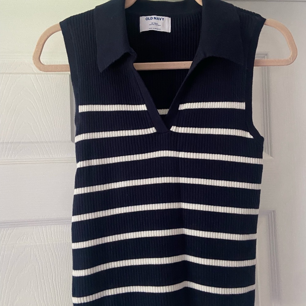 Old Navy Black & White Ribbed Sleeveless Collared Tank